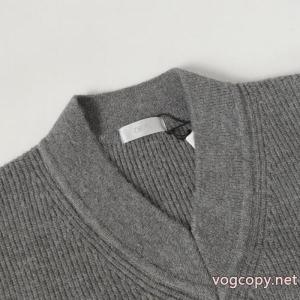 DIORアルファベットロゴVネックニット