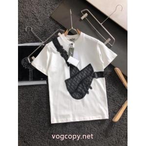 Diorのロゴ入り斜め掛け鞍バッグプリントデザインゆったり白Tシャツ