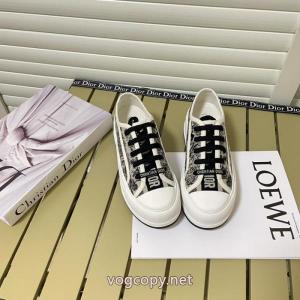 寒い季節トレンド上品 機能性もオシャレさも抜群 カッコカワイイスニーカースーパー コピー  ディオール.