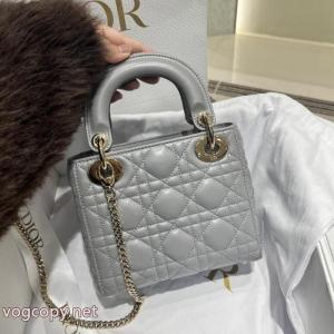 シーンで活躍する 新作入荷定番 飽きの来ないブランド 偽物Dior バッグ.
