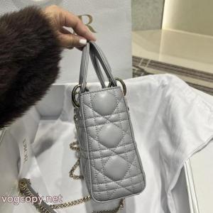 シーンで活躍する 新作入荷定番 飽きの来ないブランド 偽物Dior バッグ.