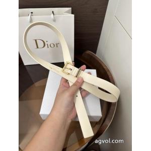 ブランド スーパー コピー 通販DIOR    ベルトヒットする2026コレクション 今年のトレンド！ より格上げして.