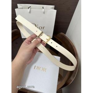 ブランド スーパー コピー 通販DIOR    ベルトヒットする2026コレクション 今年のトレンド！ より格上げして.