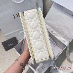 Dior今シーズン注目のアイテム 2026年2026シーズンに登場 オフスタイル！ バッグコピー ブランド 通販 安心.