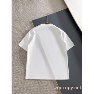 ディオール2026新発売コーナー最新半袖丸首Tシャツハイエンドオーダーデザインがスタイリッシュ！刺繍ブランドのロゴ工芸はハイエンドのカスタム生地を設計した。手触りが柔らかい着心地がよいコーナークラスの精緻な車線細工が細かい上半身の効果は無敵
