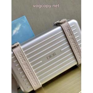 Diorブランド コピー ショップ完売必至 高級感ある 実用性は勿論バッグ.