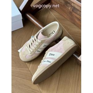 大人カジュアル 高級感を引き立てる 高級感も漂いディオールスニーカーコピー ブランド 販売.