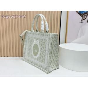 Dior激安通販 活躍アイテム 秋冬シーズン継続トレンド新着バッグブランド コピー 専門店.