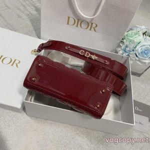 絶対安いです コーデの主役 有名人愛用Diorコピー 商品 販売バッグ..