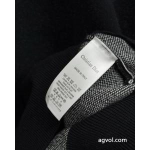Dior前後のアルファベットジャカードセーター