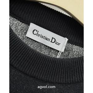 Dior前後のアルファベットジャカードセーター