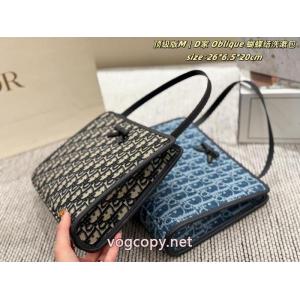 レディースバッグ偽物 ブランド ショップ人気定番 上品な輝きを放つ形 お買い得品 Dior