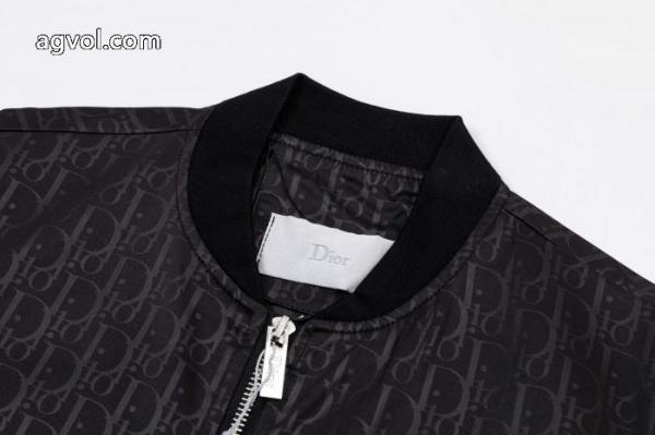 DIORジャケットコピー 商品 通販不動の人気商品 モデル大絶賛 秋冬にお世話になる定番 1