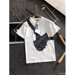 Diorのロゴ入り斜め掛け鞍バッグプリントデザインゆったり白Tシャツ