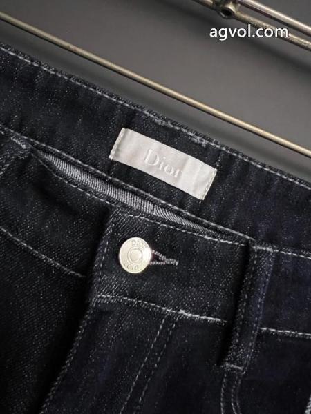 DIOR通販 ブランド高級感の漂う逸品 最安値に挑戦 高級感溢れるジーンズ 2
