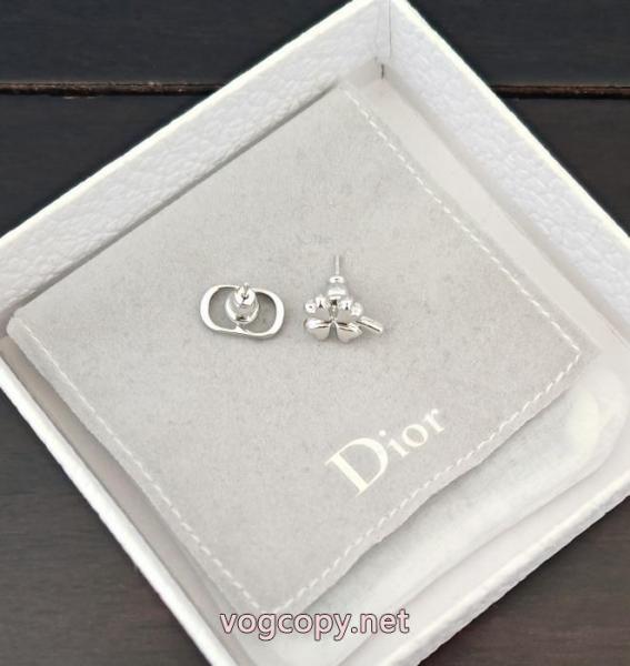 新作を取り上げ 柔らかな着心地 トレンド2026耳くぎ偽物 ブランド ショップDior 2