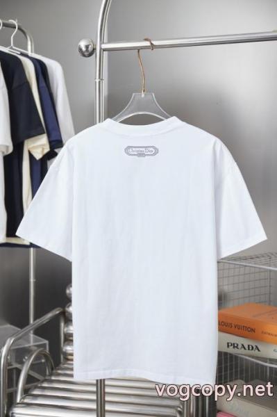 スーパー コピー 品シンプル派 有名人の愛用品 今シーズンは特に人気DiorTシャツ 1