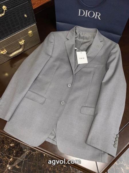 DIORブランド 通販 激安元気な印象に すごく稀少カラー 明るいイメージを持た   スーツ.. 5 