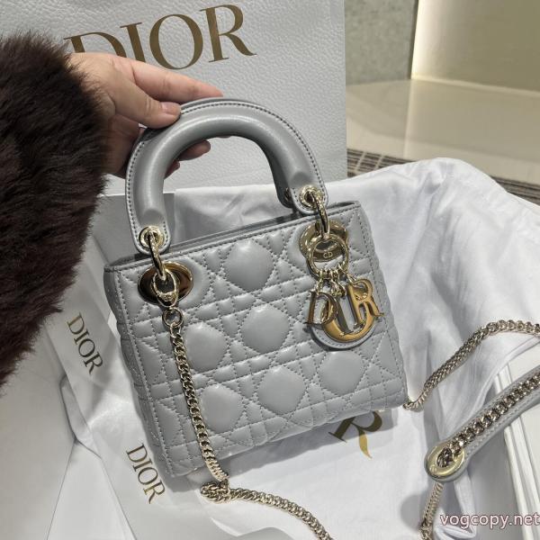 シーンで活躍する 新作入荷定番 飽きの来ないブランド 偽物Dior バッグ. 0 
