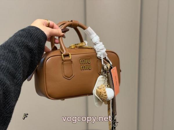 ブランド 激安 バッグ売り切れ注意 絶妙な大人っぽさと遊び心 お値段最低!MIUMIU 2
