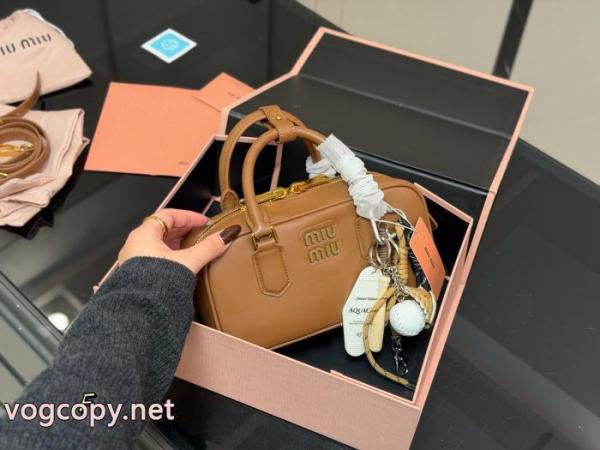 ブランド 激安 バッグ売り切れ注意 絶妙な大人っぽさと遊び心 お値段最低!MIUMIU 4