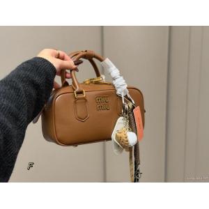 ブランド 激安 バッグ売り切れ注意 絶妙な大人っぽさと遊び心 お値段最低！MIUMIU