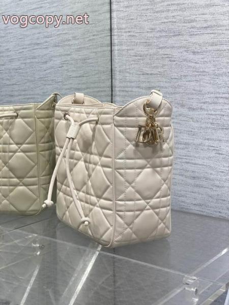 バッグ流行 大人可愛い主役アイテム：只限用于女人的衣服 サラサラの着心地Diorブランドスーパーコピー2026. 6 