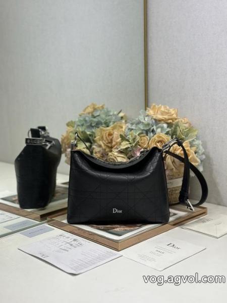 お洒落 爆買いお得 圧倒的な人気バッグディオール偽 ブランド 購入.. 0