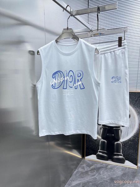 偽 ブランドディオールお手軽な価格 大注目！  定番のモデルTシャツ. 0 