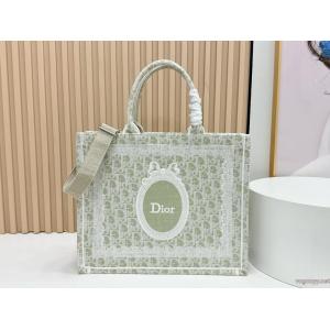 Dior激安通販 活躍アイテム 秋冬シーズン継続トレンド新着バッグブランド コピー 専門店.