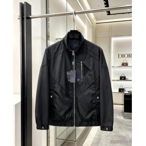 コピー 品 販売ジャケットPRADAきれいめな印象で着こなし 海外セレブ愛用 新品保証