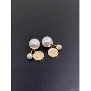 アクセサリーブランド 品 コピー一番人気 高品質素材で作られる 最新トレンドコーデおすすめDior.