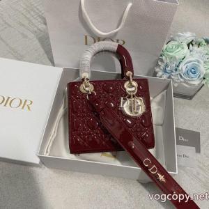 絶対安いです コーデの主役 有名人愛用Diorコピー 商品 販売バッグ..