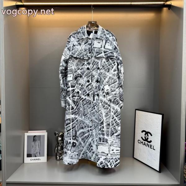 DIORディオールの爆発的なモデルがパリの地図建築要素を襲うデジタルプリントのロングジャケット 2
