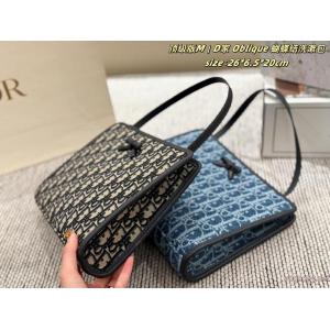 レディースバッグ偽物 ブランド ショップ人気定番 上品な輝きを放つ形 お買い得品 Dior